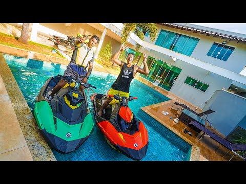 Leia mais sobre o artigo COLOCAMOS DOIS JET SKI NA PISCINA DO LAGO