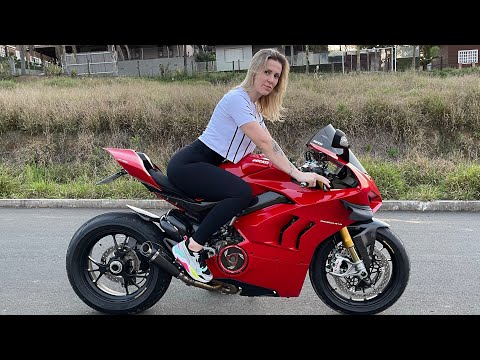 Leia mais sobre o artigo MINHA NAMORADA ACELEROU A DUCATI V4S PELA PRIMEIRA VEZ