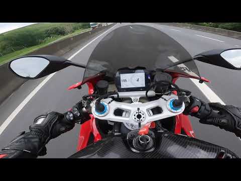 Leia mais sobre o artigo QUASE DEU RUIM | CARRO FECHOU A 220 KM/HR