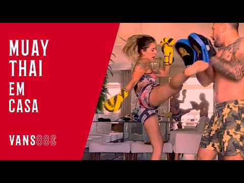 Leia mais sobre o artigo TREINEI MUAY THAI NA SALA DE CASA!
