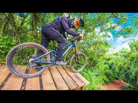 Leia mais sobre o artigo VEJA UM PROFISSIONAL DE DOWNHILL ANDANDO NA MINHA BIKE NOVA DE DOWNHILL
