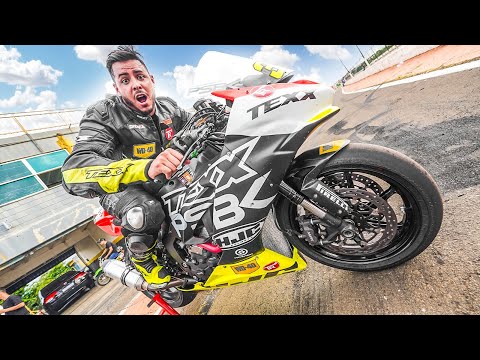 Leia mais sobre o artigo ANDEI PELA PRIMEIRA VEZ EM UMA MOTO PROFISSIONAL DE CORRIDA ! MEUUUU DEUSSS