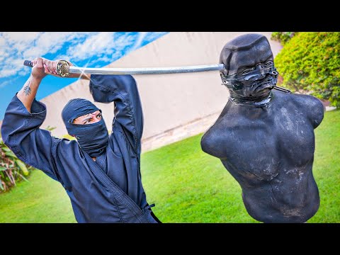 Leia mais sobre o artigo MINHA KATANA VS BONECO GIGANTE INDESTRUTIVEL