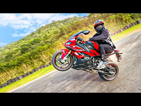 Leia mais sobre o artigo APRENDENDO A EMPINAR MINHA NOVA MOTO 0km 😲