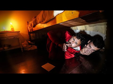 Leia mais sobre o artigo ESTOU PRESO EMBAIXO DA CAMA DO CASEIRO A NOITE TODA