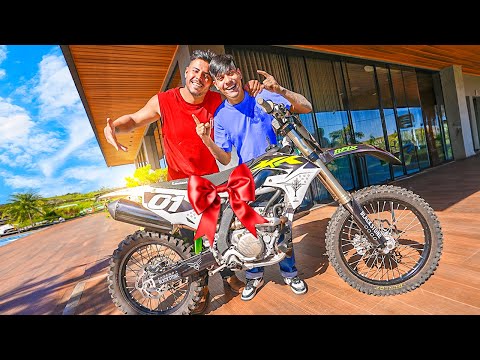 Leia mais sobre o artigo DEI DE PRESENTE A MOTO MAIS LINDA DA FAZENDA PARA MEU IRMÃO