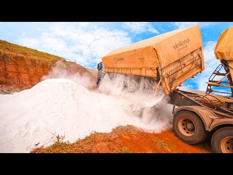 Leia mais sobre o artigo COMPREI UMA CARRETA DE CALCARIO PARA MINHA FAZENDA